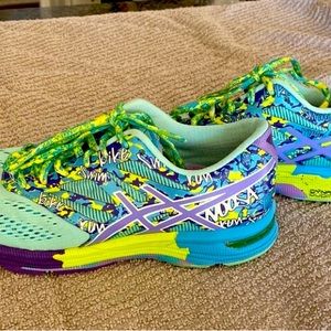 Size 7.5 ASICS Gel-Noosa